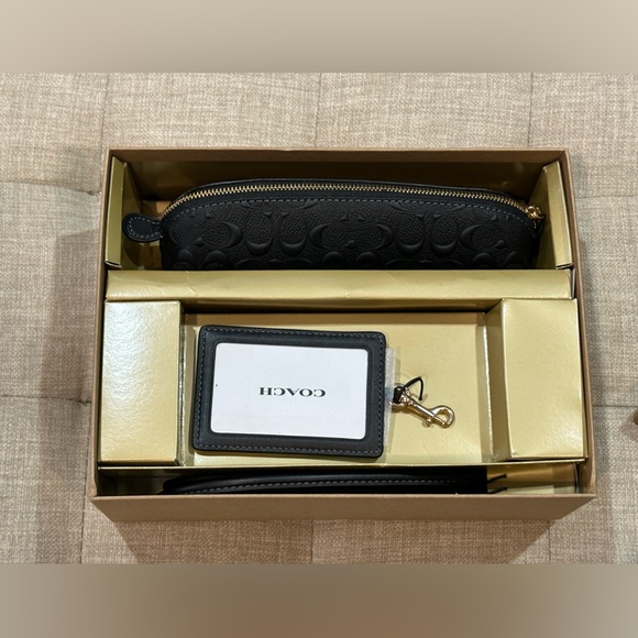 Boxed Pencil Case & ID Lanyard Set in Signature Leather – Coach - Black NWT - Picture 3 of 6